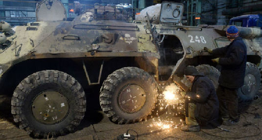 Сваривание корпуса БТР-80